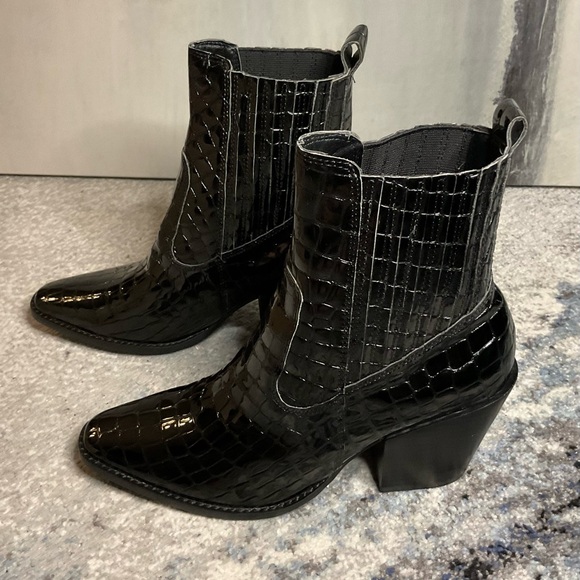 AQUA Star Croc-Embossed Ankle Boots in Black - Size 8.5 (NWOB) - Picture 7 of 12